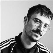 Professeur de graphisme avec 6 ans d’expérience offre des cours particuliers de PAO à domicile pour des élèves de lycée jusqu’aux élèves de BTS à Lyon et ses alentours.